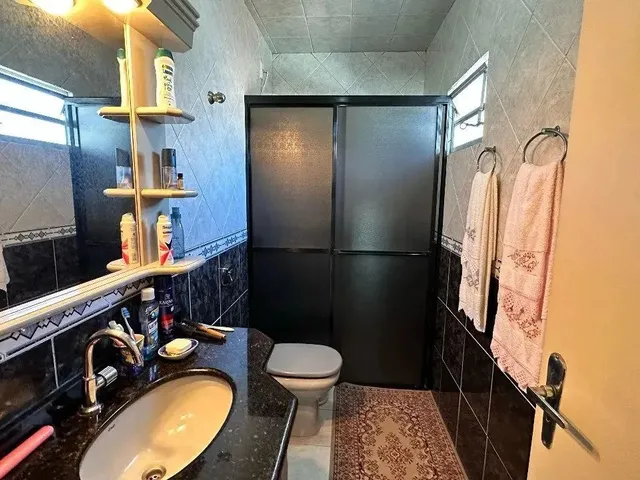 Imagem 3: Casa no Centro da Palhoça com Terreno Grande e Duas Casas