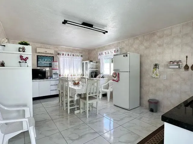 Imagem 12: Casa no Centro da Palhoça com Terreno Grande e Duas Casas