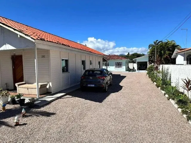 Imagem 9: Casa no Centro da Palhoça com Terreno Grande e Duas Casas