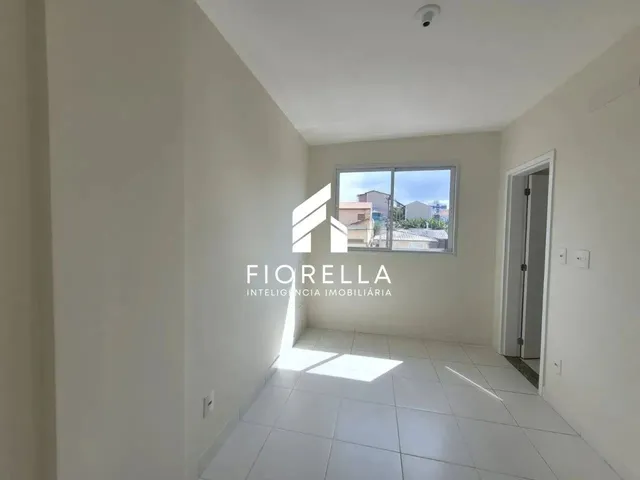 Imagem 2: Apartamento À Venda com 03 Quartos, 01 Suíte, no Jd. Cidade Florianópolis-São