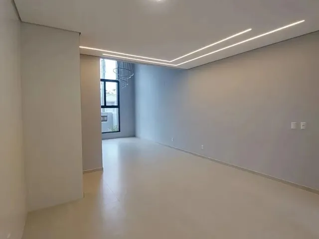Imagem 13: Casa com 3 Dormitórios Sendo Uma Suíte, com Piscina.