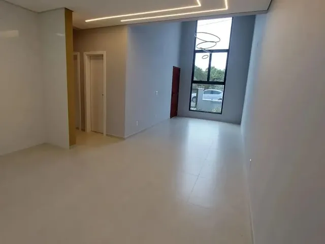 Imagem 2: Casa com 3 Dormitórios Sendo Uma Suíte, com Piscina.