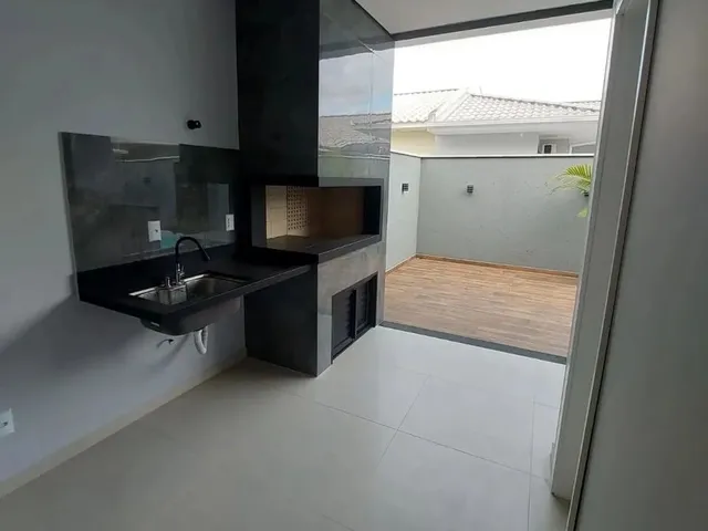 Imagem 14: Casa com 3 Dormitórios Sendo Uma Suíte, com Piscina.
