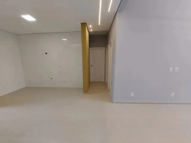 Imagem 5: Casa com 3 Dormitórios Sendo Uma Suíte, com Piscina.