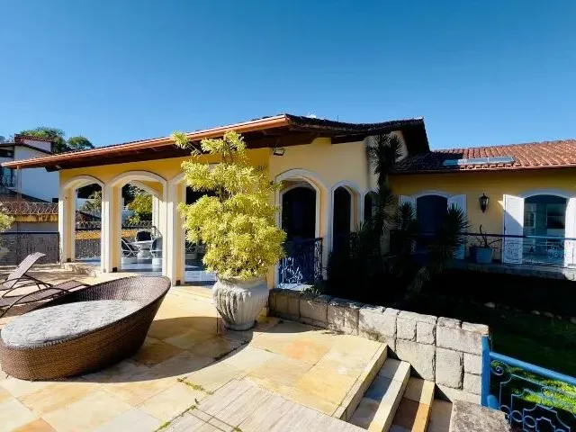 Imagem 1: Oportunidade no Parque Imperial, Casa com 5 Quartos, 2 Suítes, Piscina, Salão de Festas