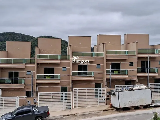 Imagem: Casa Triplex com 2 Quartos À Venda no Bairro