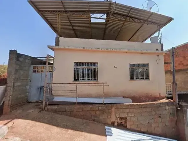 Imagem 1: Casa com 3 Quartos À Venda em Ubá com Desconto de 38,95