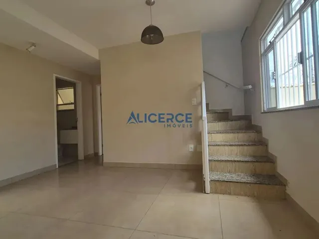 Imagem: Casa Duplex À Venda no Bairro São Pedro