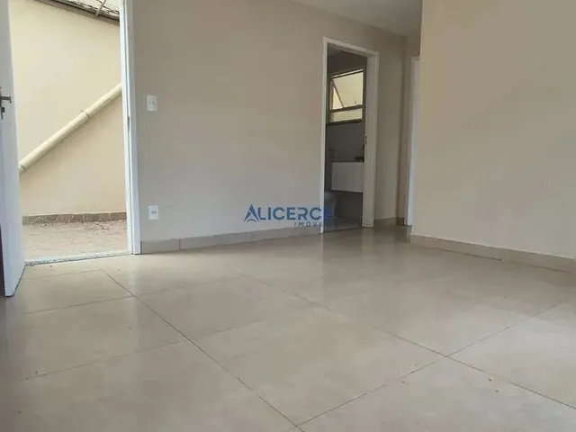 Imagem 5: Casa Duplex À Venda no Bairro São Pedro Excelente Localização - 3 Quartos