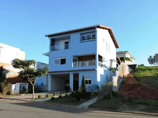 Imagem: A casa em condomínio possui 3 Dormitórios, 3 Suítes, 5