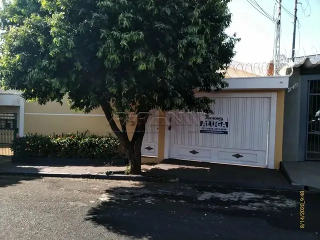 Imagem: A casa possui 3 Dormitórios, 1 Suíte, 3 Banheiros, 2