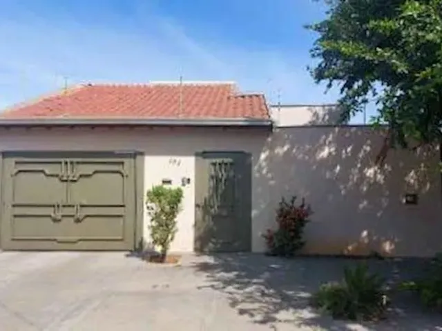 Imagem: A casa possui 2 Dormitórios, 1 Banheiro, 1 Vaga na garagem