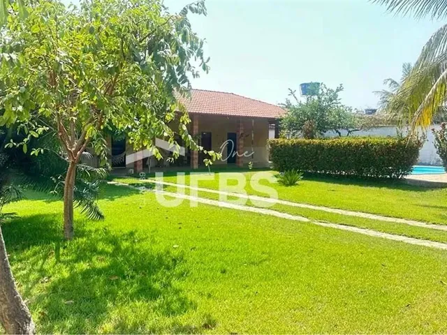 Imagem: A casa possui 3 Dormitórios, 3 Suítes, 1 Banheiro, 4
