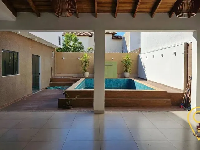 Imagem: A casa possui 3 Dormitórios, 1 Suíte, 3 Banheiros, 214m²