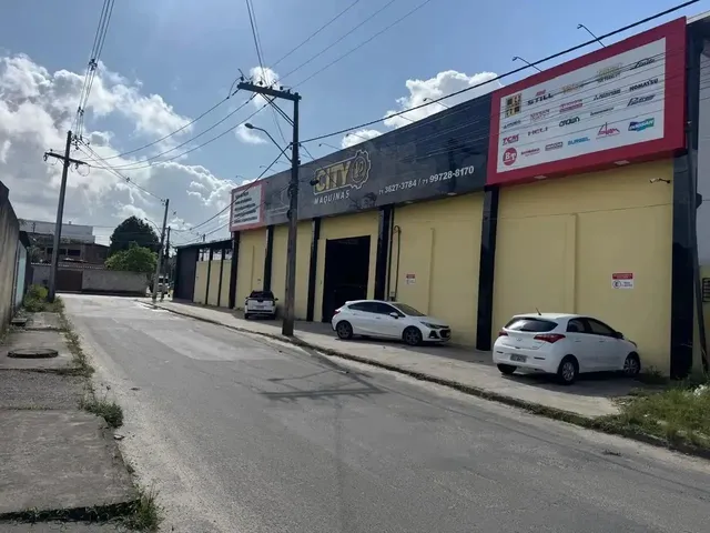 Imagem: O depósito possui 3 Banheiros, 5 Vagas na garagem,