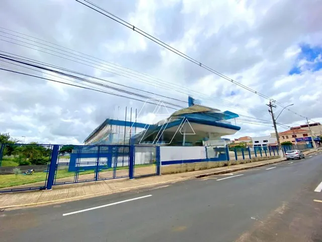 Imagem: O depósito possui 10 Banheiros, 5 Vagas na garagem,