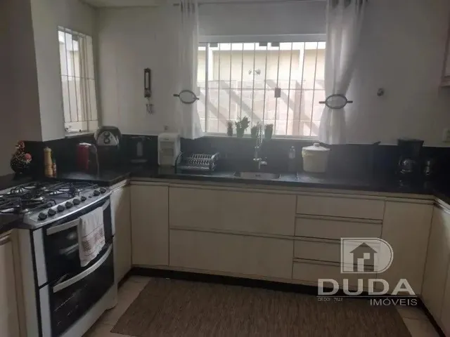 Imagem 2: Casa com 4 Dormitórios - Carvoeira