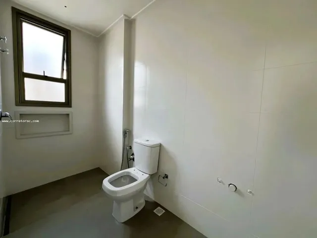 Imagem 14: Apartamento para Venda em Florianópolis, Centro, 3 Dormitórios, 3 Suítes, 4 Banheiros