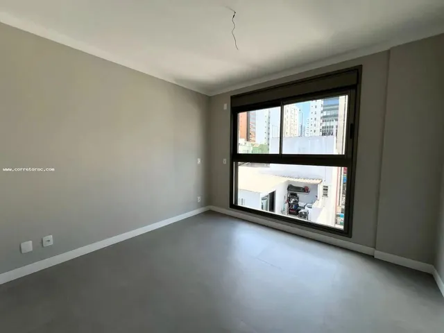 Imagem 4: Apartamento para Venda em Florianópolis, Centro, 3 Dormitórios, 3 Suítes, 4 Banheiros