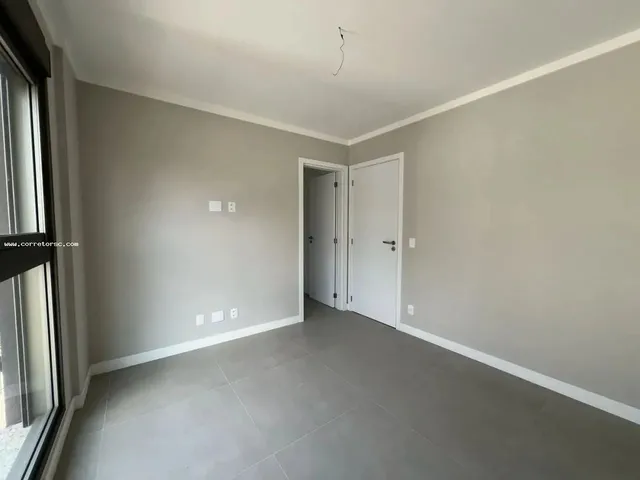 Imagem 10: Apartamento para Venda em Florianópolis, Centro, 3 Dormitórios, 3 Suítes, 4 Banheiros
