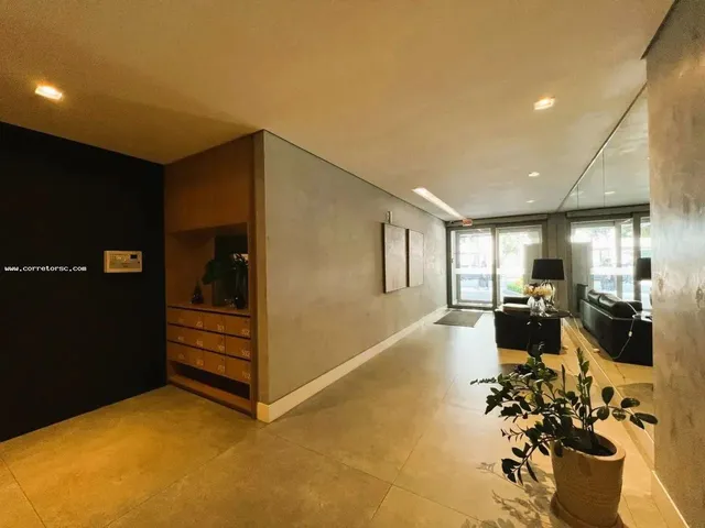 Imagem 15: Apartamento para Venda em Florianópolis, Centro, 3 Dormitórios, 3 Suítes, 4 Banheiros