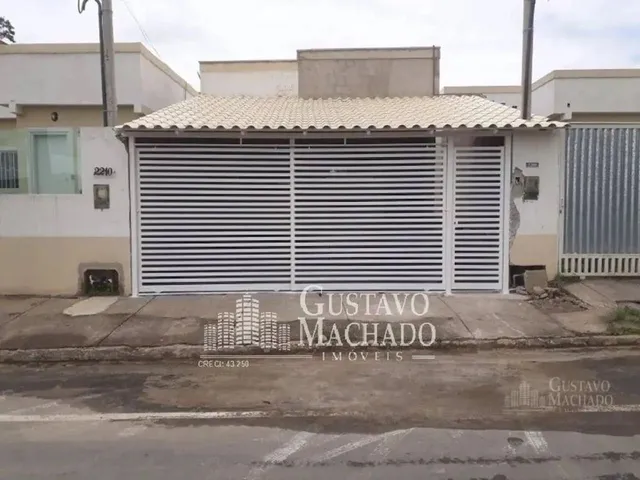 Imagem: A casa possui 2 Dormitórios, 2 Banheiros, 2 Vagas na garagem