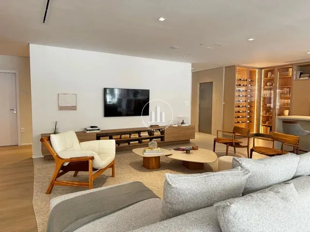 Imagem 8: Apartamento 4 Quartos com 4 Suítes e 219M² - Centro