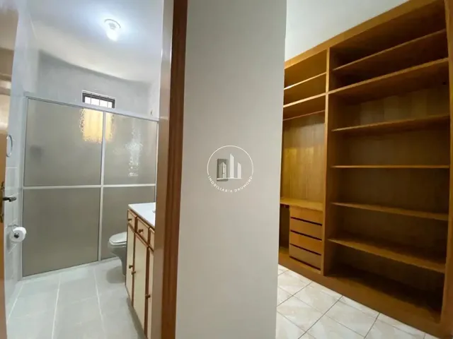 Imagem 10: Casa 5 Quartos com 2 Suítes e 395M² - Centro