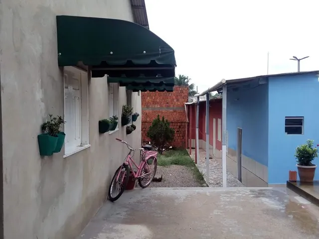 Imagem: A casa possui 3 Dormitórios, 1 Banheiro, 1 Vaga na