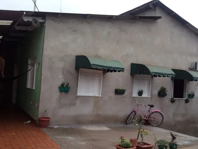 Imagem 2: Vendo 1 Casa, com Dois Apartamentos