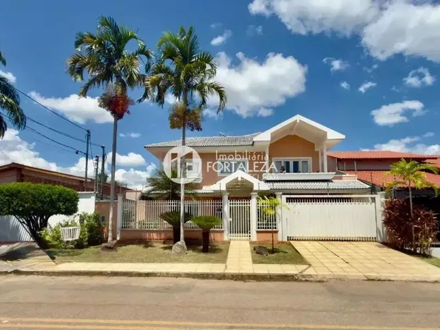 Imagem: A casa possui 2 Dormitórios, 1 Suíte, 2 Banheiros, 1 Vaga
