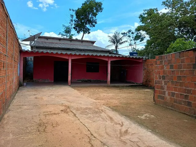 Imagem: A casa possui 3 Dormitórios, 1 Suíte, 2 Banheiros, 2