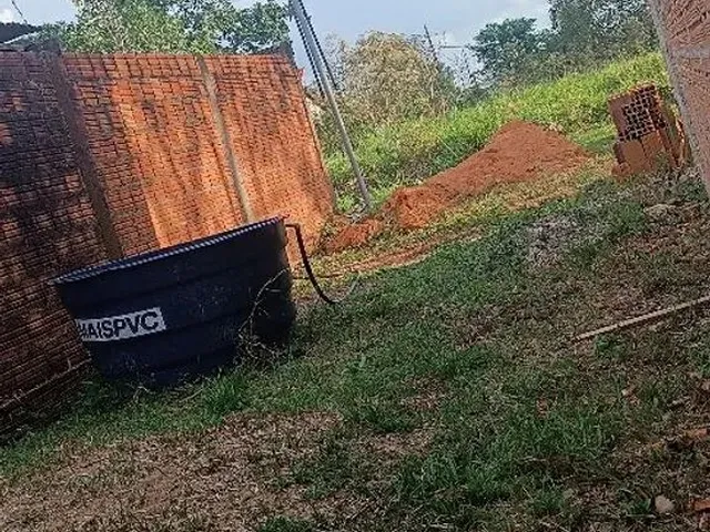Imagem: A casa possui 2 Dormitórios, 2 Banheiros e está