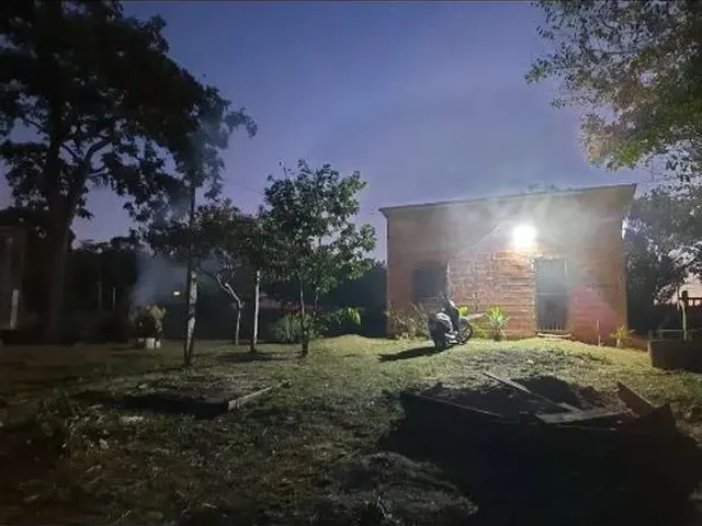 Imagem: A casa possui 1 Dormitório, 1 Banheiro e está localizado