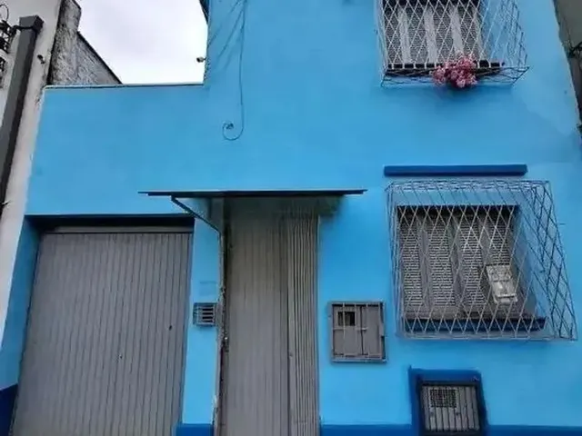 Imagem: Casa Ampla com Quintal e 6 Vagas no Bairro