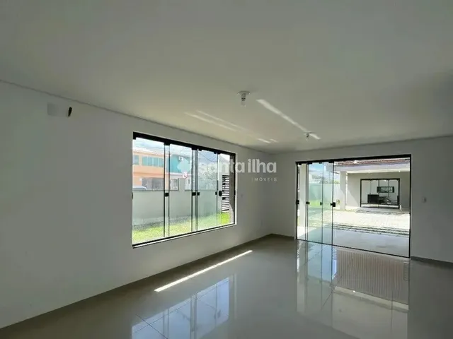 Imagem 2: Casa com 3 Dormitórios À Venda e para Alugar, 198M² - Campeche - Florianópolis/Sc