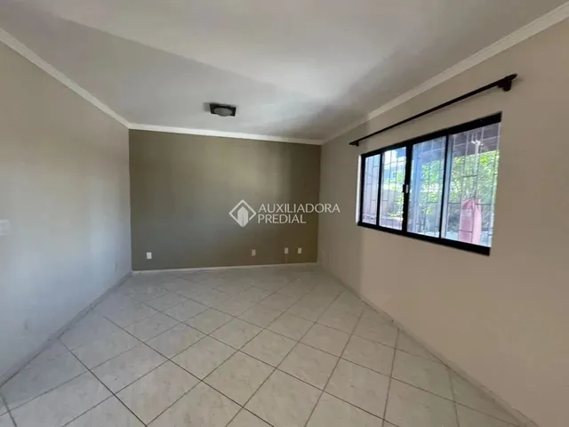 Imagem 13: Casa Mobiliada de 4 Dormitórios - Bairro Carianos - Florianópolis/Sc