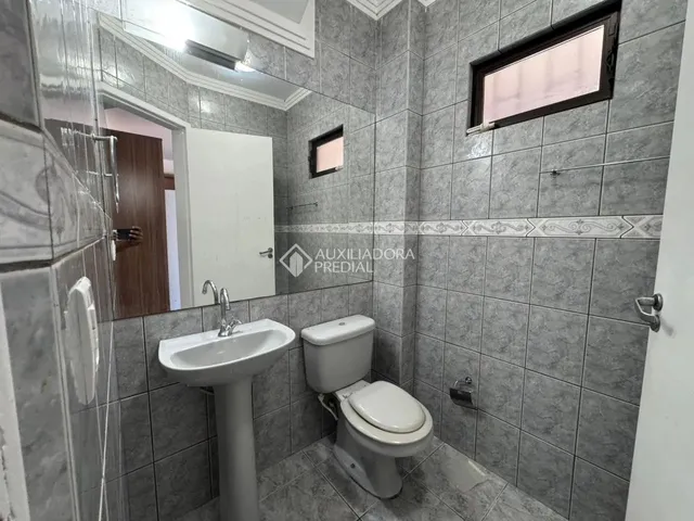 Imagem 12: Casa Mobiliada de 4 Dormitórios - Bairro Carianos - Florianópolis/Sc