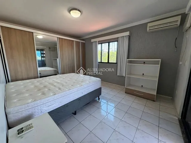 Imagem 15: Casa Mobiliada de 4 Dormitórios - Bairro Carianos - Florianópolis/Sc