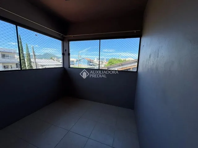 Imagem 5: Casa Mobiliada de 4 Dormitórios - Bairro Carianos - Florianópolis/Sc