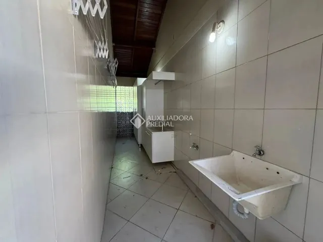 Imagem 6: Casa Mobiliada de 4 Dormitórios - Bairro Carianos - Florianópolis/Sc