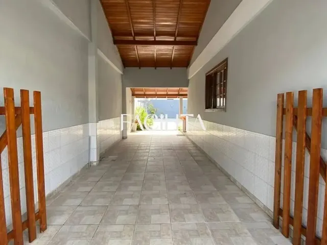 Imagem 2: Casa com 3 Quartos no Bairro Carianos, Florianópolis