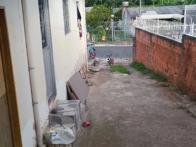 Imagem: Terreno a Venda com Duas Casas com Garagem