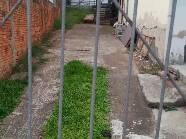 Imagem 3: Terreno a Venda com Duas Casas com Garagem