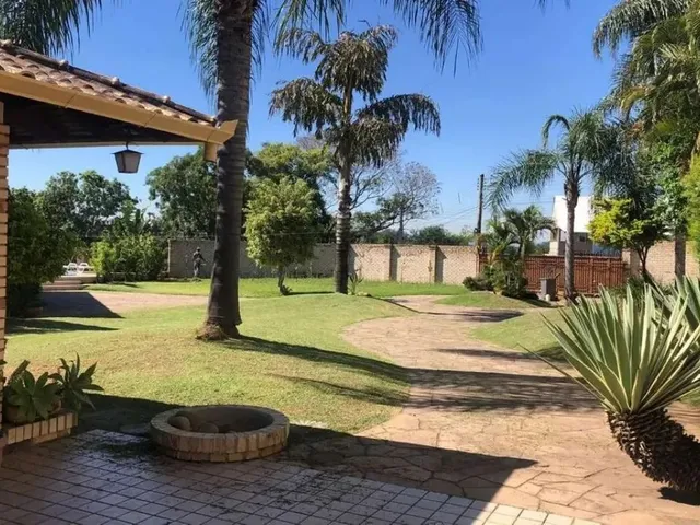 Imagem: A casa possui 2 Dormitórios, 3 Banheiros, 3 Vagas na