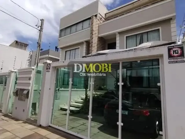 Imagem: A casa possui 3 Dormitórios, 1 Suíte, 2 Banheiros, 4