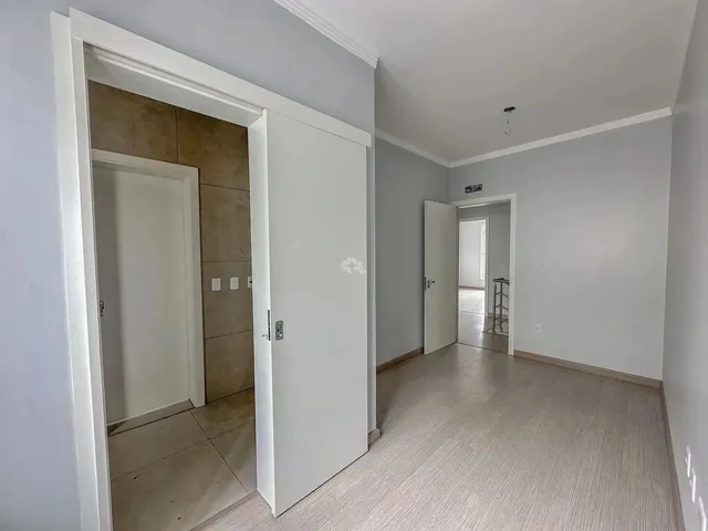 Imagem 11: Casa Sobrado no Bairro Moinhos de Vento com 3 Dormitórios, Suíte, Closet, Suíte
