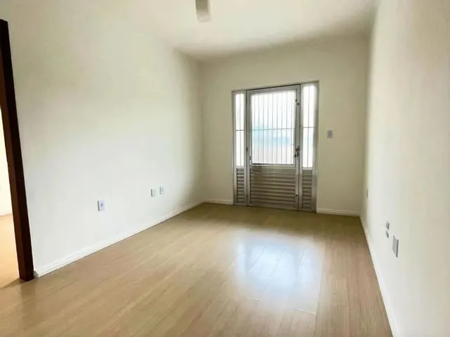 Imagem 3: Casa À Venda em Cachoeirinha, Parque da Matriz, com 3 Quartos, com 160 M²