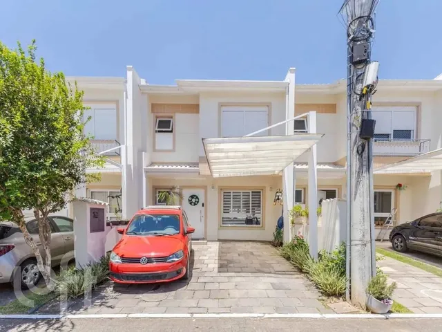 Imagem: A casa possui 3 Dormitórios, 1 Suíte, 1 Banheiro, 2 Vagas