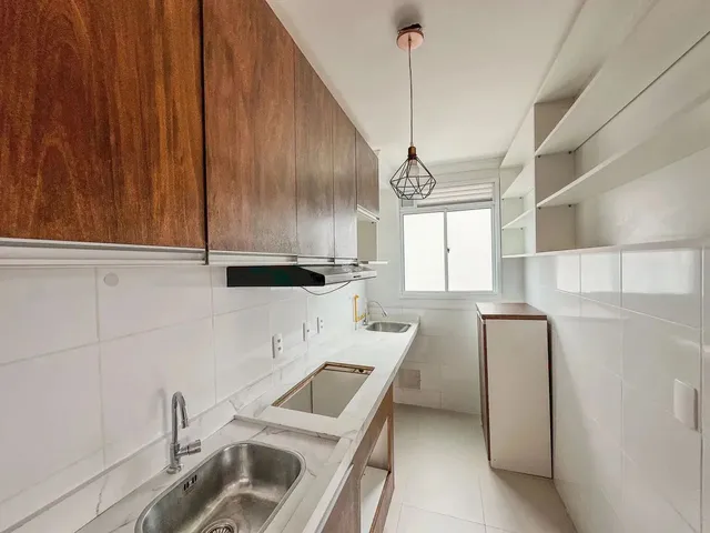 Imagem 3: Apartamento 2 Dormitorios, Sacada, Semi-Mobiliado e 1 Vaga de Garagem. Bairro Vila Rosa Em